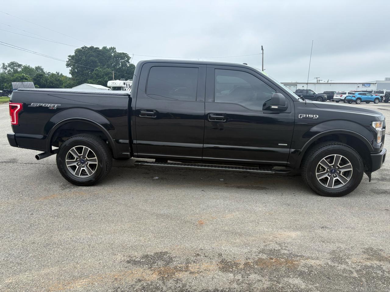 Ford F-150 4WD SuperCrew 145" XLT 2017