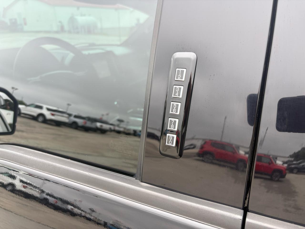 Ford F-150 4WD SuperCrew 145" XLT 2017