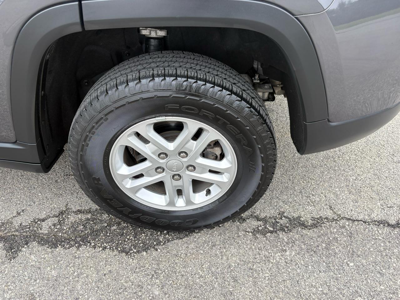 Jeep Grand Cherokee Laredo 4x4 2023