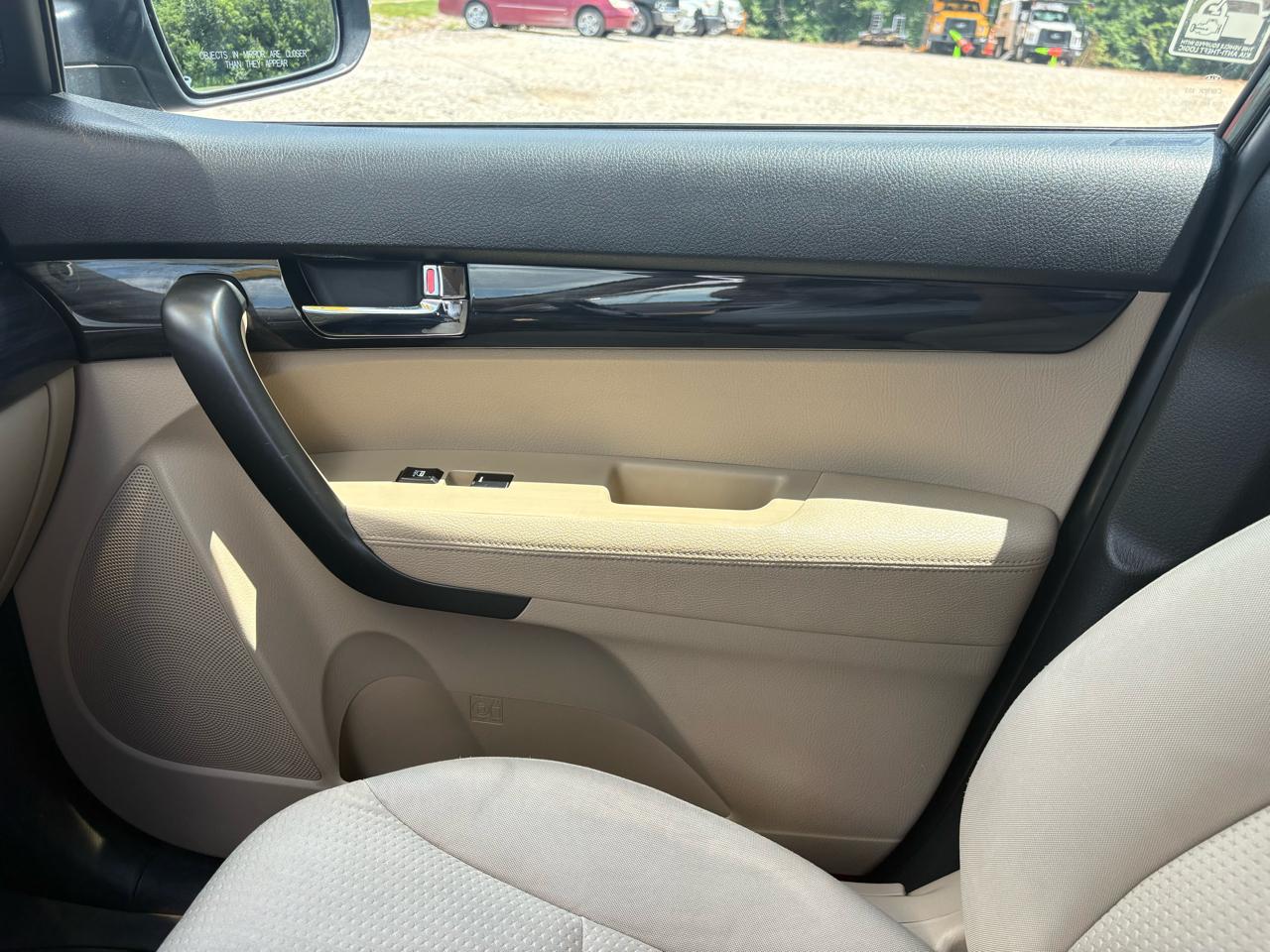 Kia Sorento AWD 4dr I4 LX 2011