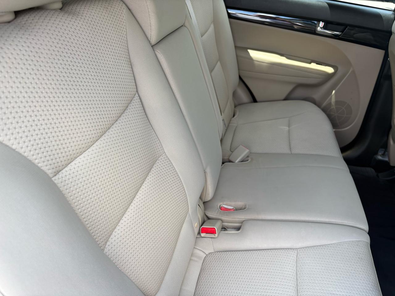 Kia Sorento AWD 4dr I4 LX 2011