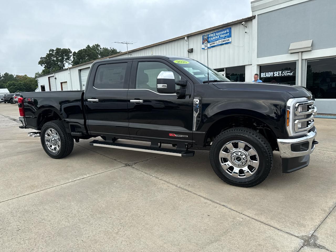 Ford Super Duty F-350 SRW Lariat 4WD Crew Cab 8' Box 2026