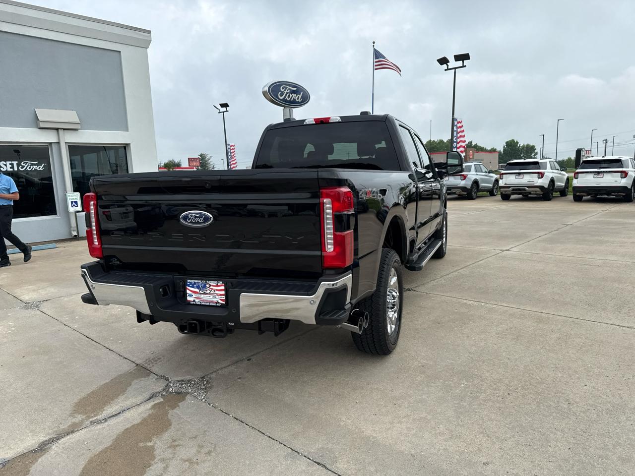 Ford Super Duty F-350 SRW Lariat 4WD Crew Cab 8' Box 2026