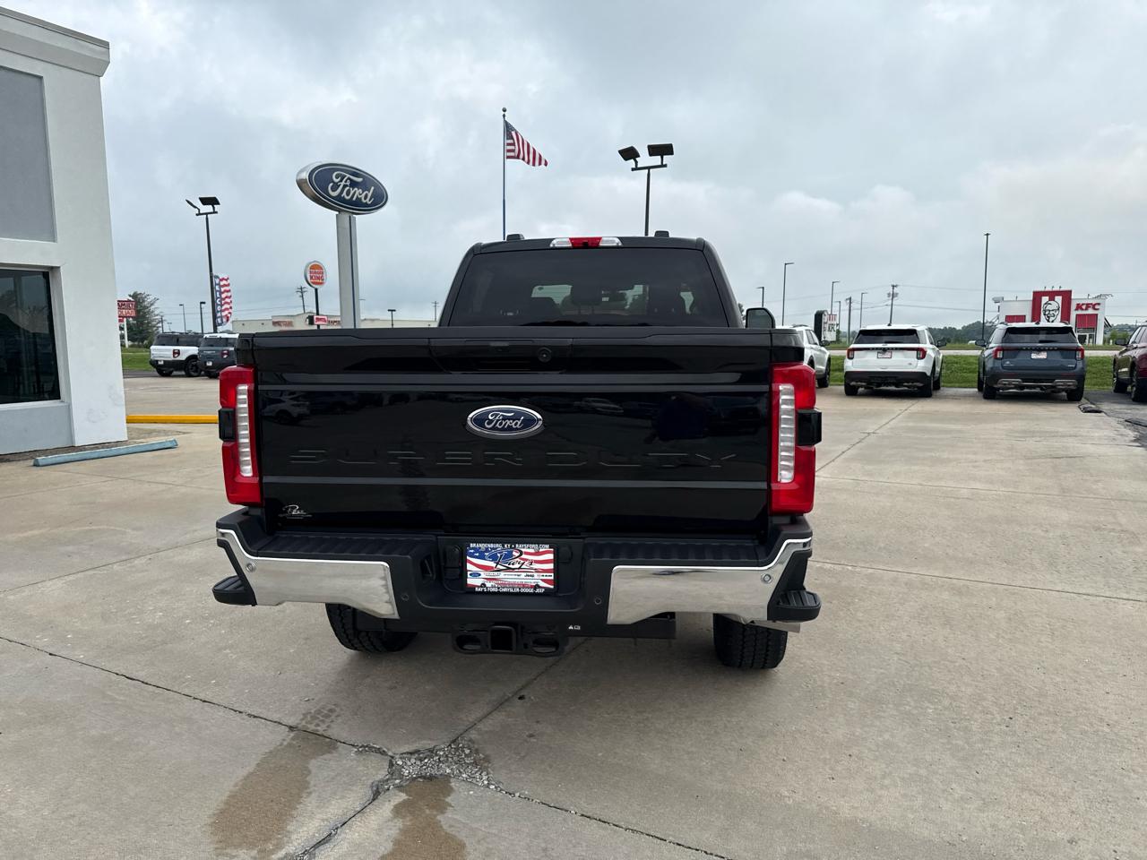 Ford Super Duty F-350 SRW Lariat 4WD Crew Cab 8' Box 2026