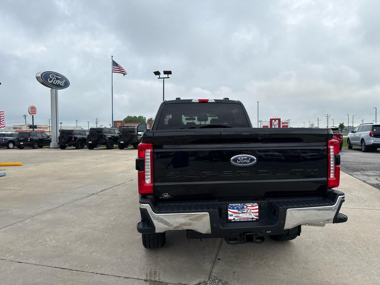 Ford Super Duty F-350 SRW Lariat 4WD Crew Cab 8' Box 2026