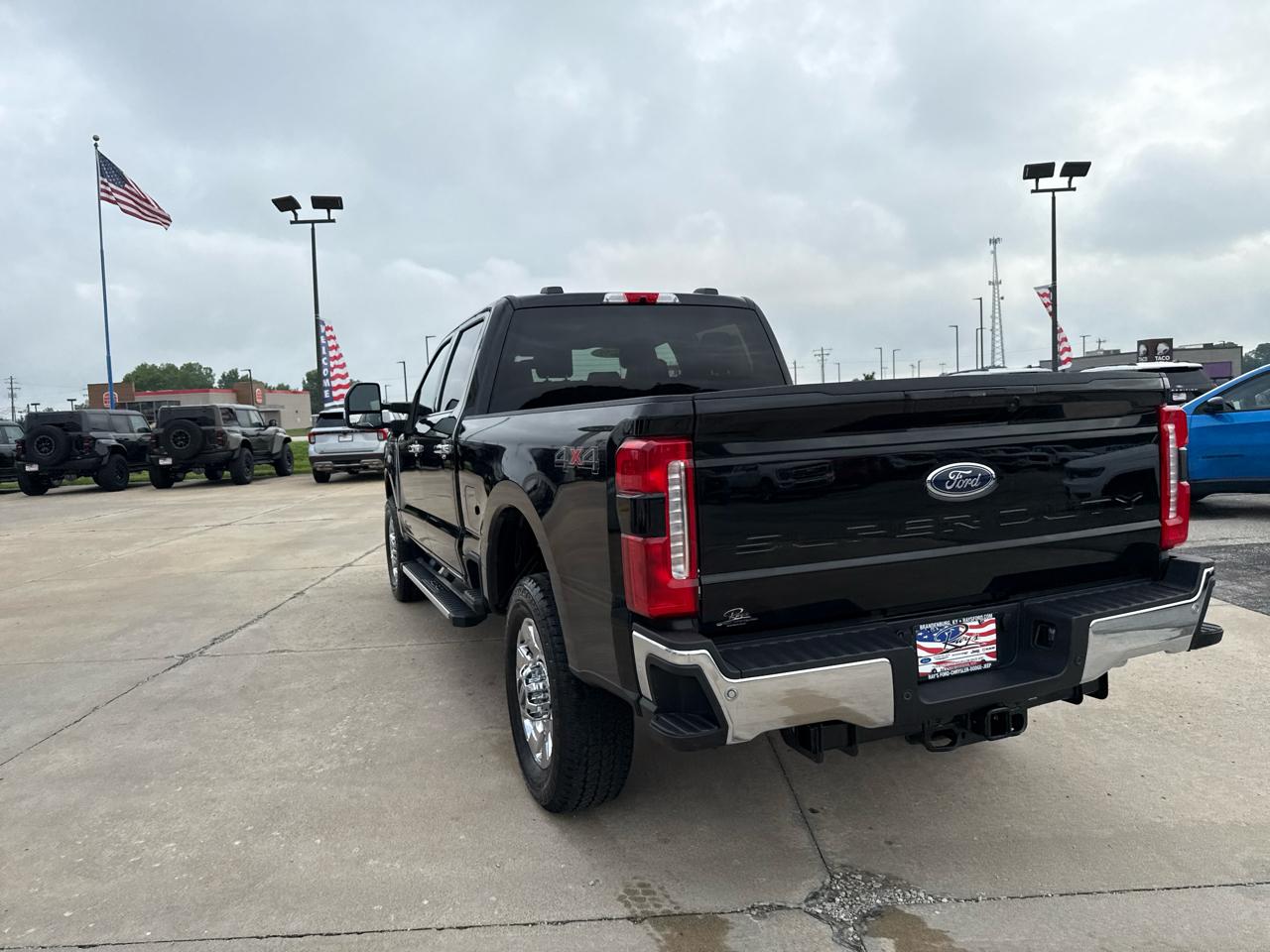 Ford Super Duty F-350 SRW Lariat 4WD Crew Cab 8' Box 2026