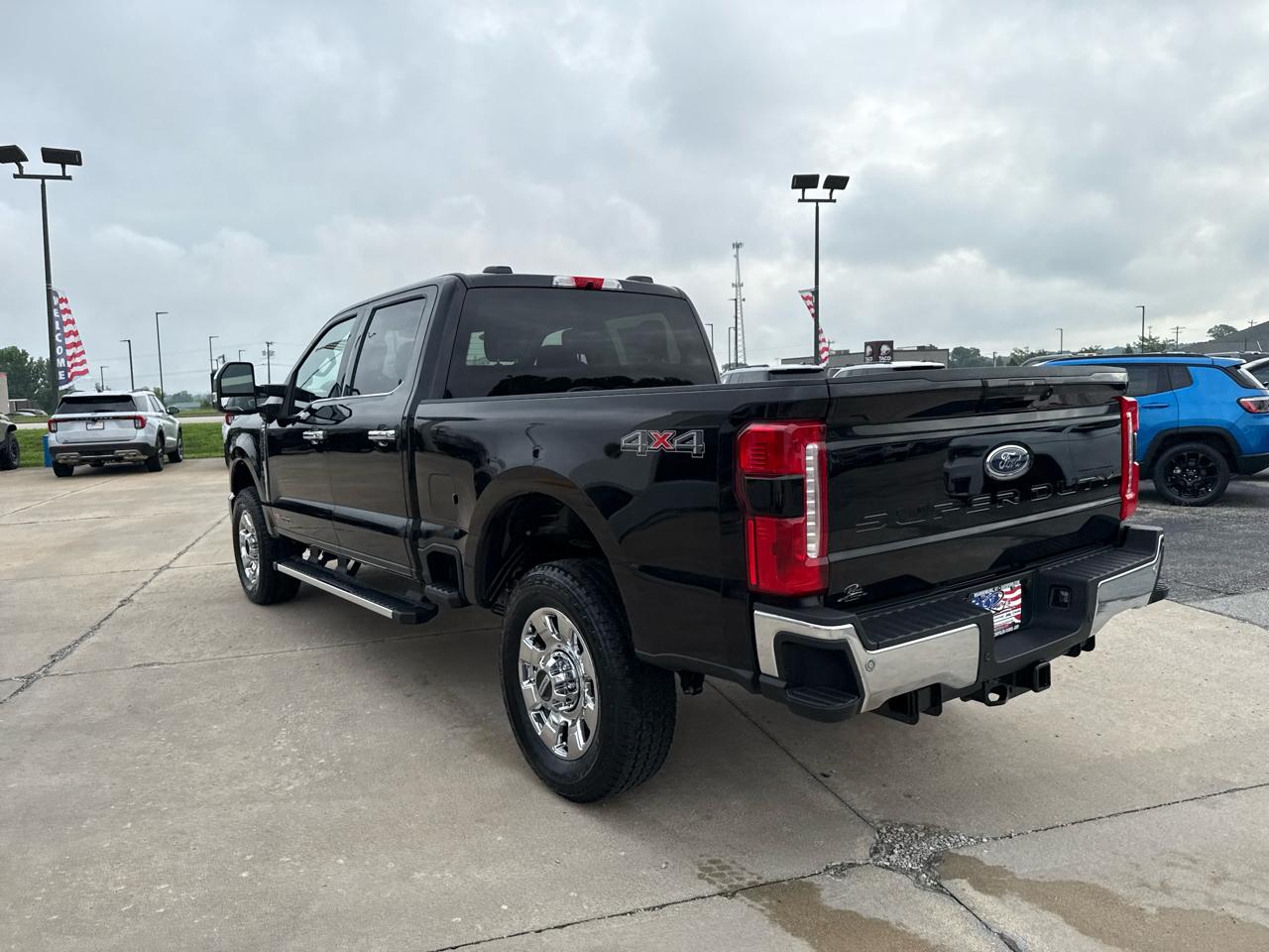 Ford Super Duty F-350 SRW Lariat 4WD Crew Cab 8' Box 2026