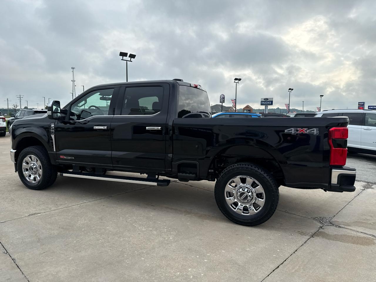 Ford Super Duty F-350 SRW Lariat 4WD Crew Cab 8' Box 2026