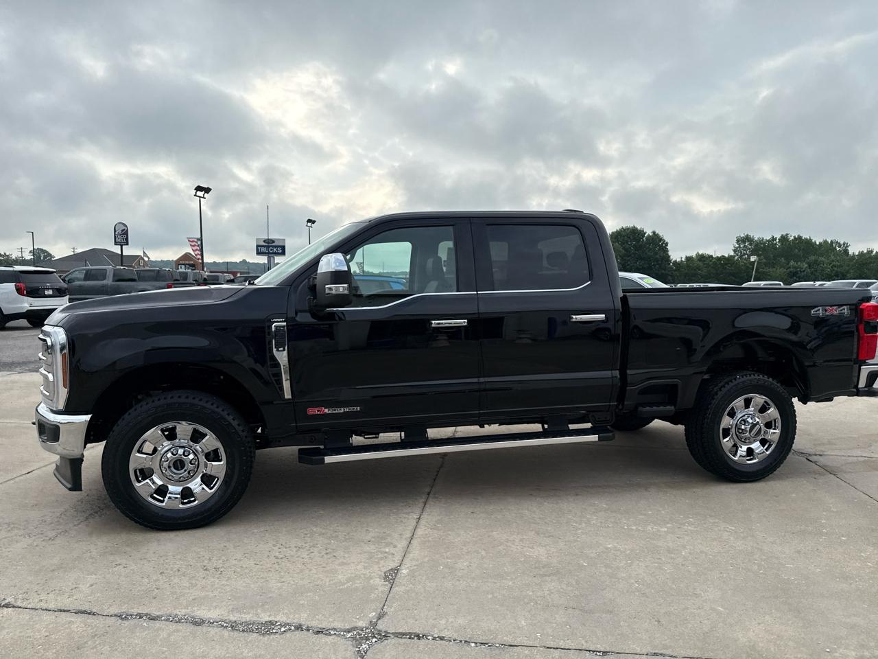 Ford Super Duty F-350 SRW Lariat 4WD Crew Cab 8' Box 2026