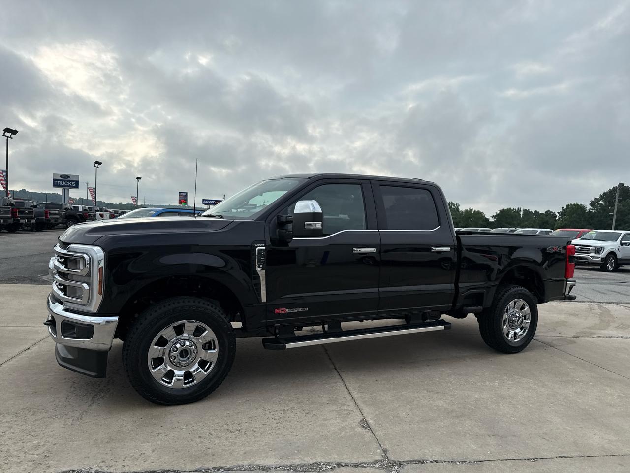 Ford Super Duty F-350 SRW Lariat 4WD Crew Cab 8' Box 2026