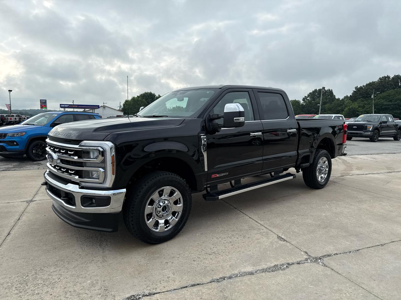 Ford Super Duty F-350 SRW Lariat 4WD Crew Cab 8' Box 2026