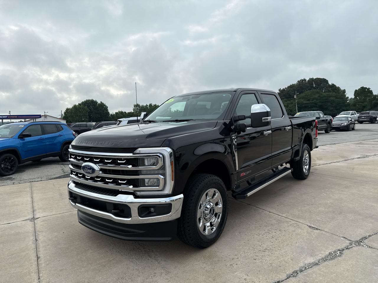 Ford Super Duty F-350 SRW Lariat 4WD Crew Cab 8' Box 2026