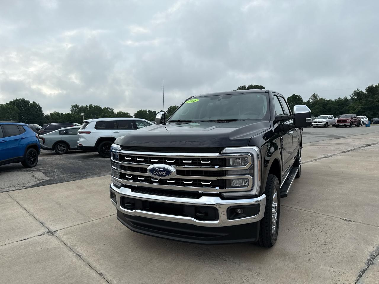 Ford Super Duty F-350 SRW Lariat 4WD Crew Cab 8' Box 2026