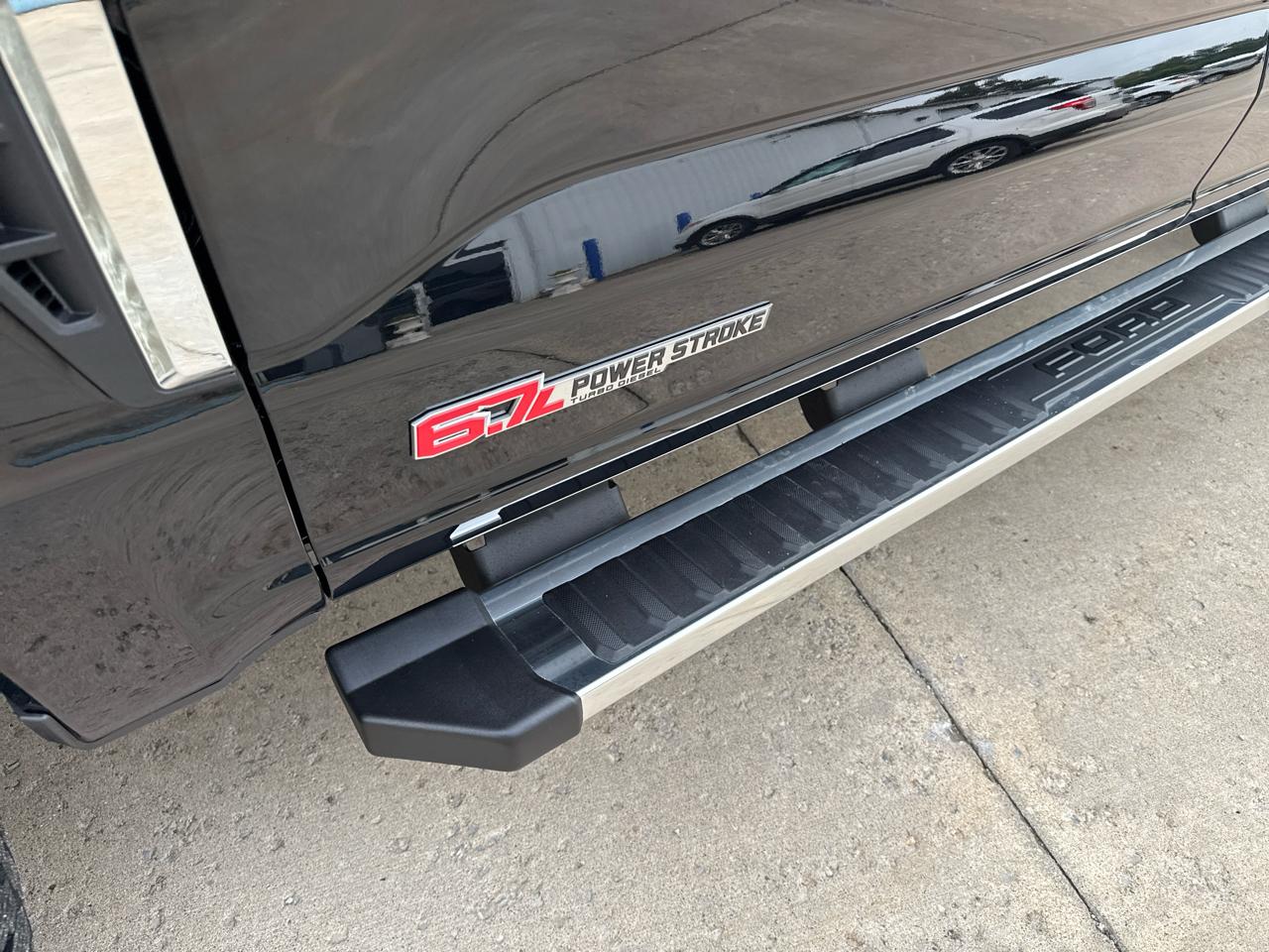 Ford Super Duty F-350 SRW Lariat 4WD Crew Cab 8' Box 2026