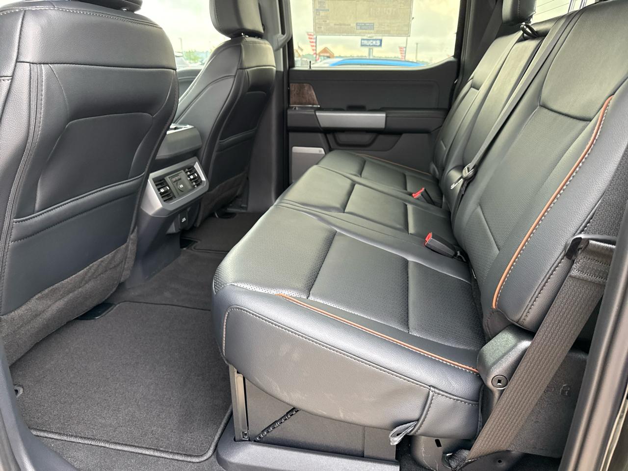 Ford Super Duty F-350 SRW Lariat 4WD Crew Cab 8' Box 2026
