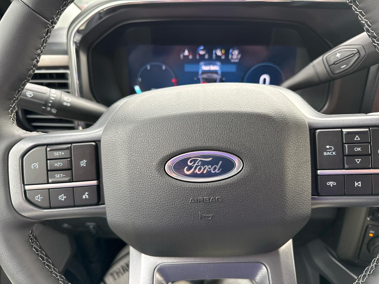 Ford Super Duty F-350 SRW Lariat 4WD Crew Cab 8' Box 2026
