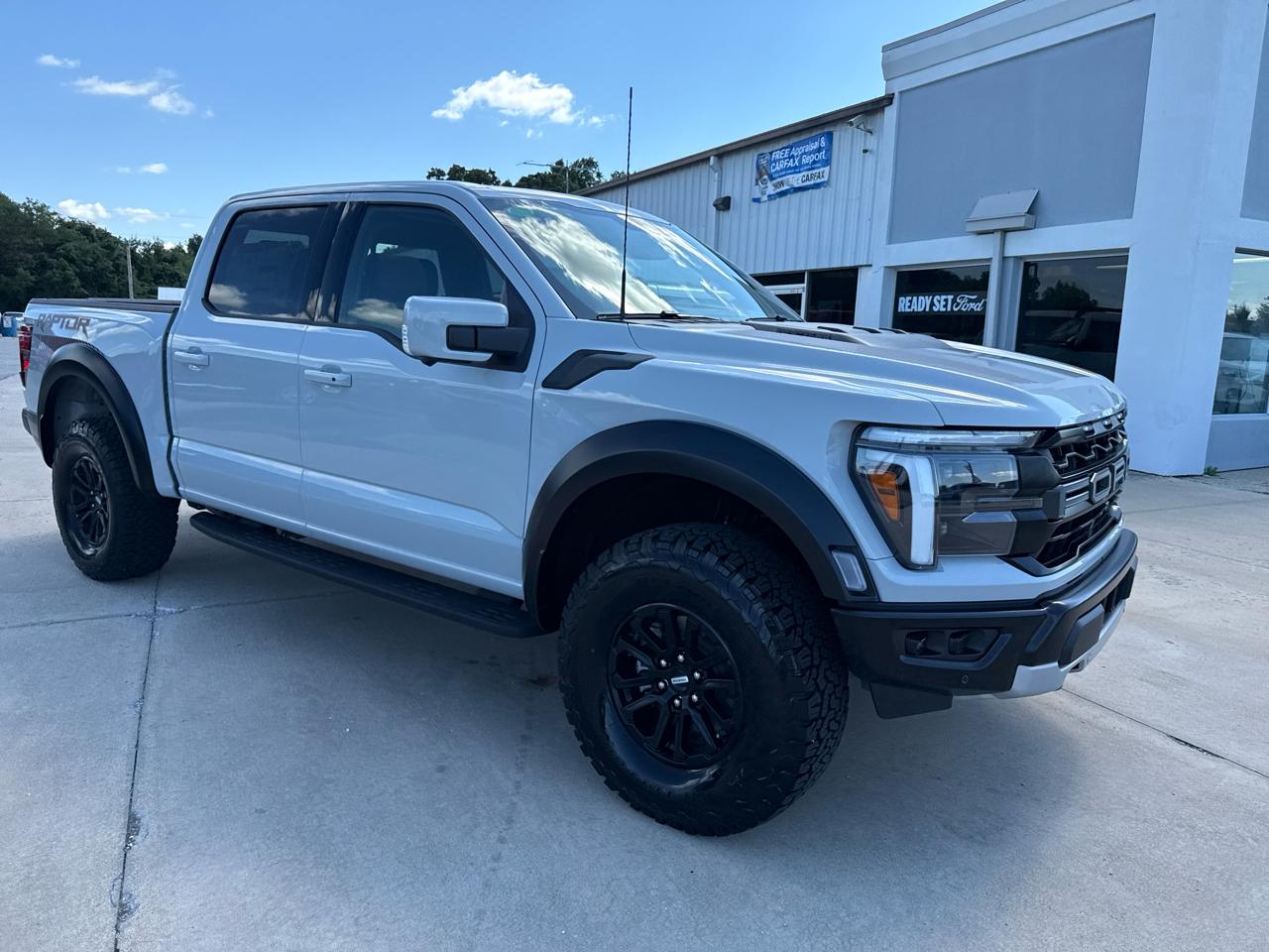 Ford F-150 Raptor 4WD SuperCrew 5.5' Box 2026