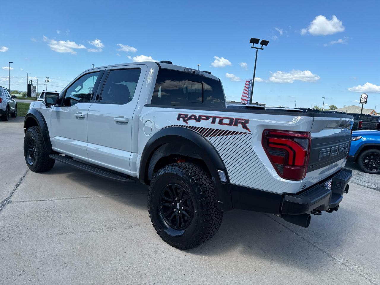 Ford F-150 Raptor 4WD SuperCrew 5.5' Box 2026