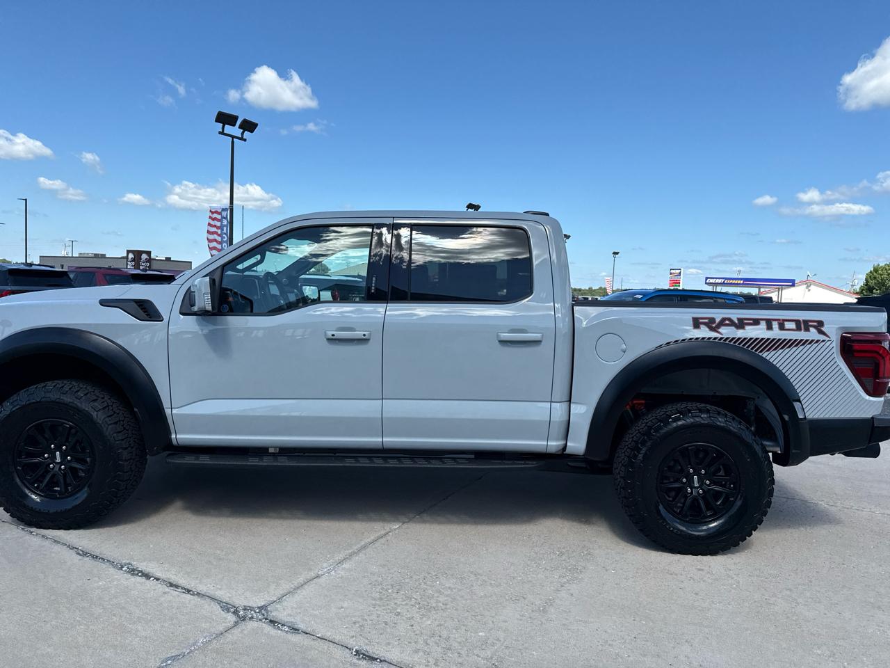 Ford F-150 Raptor 4WD SuperCrew 5.5' Box 2026