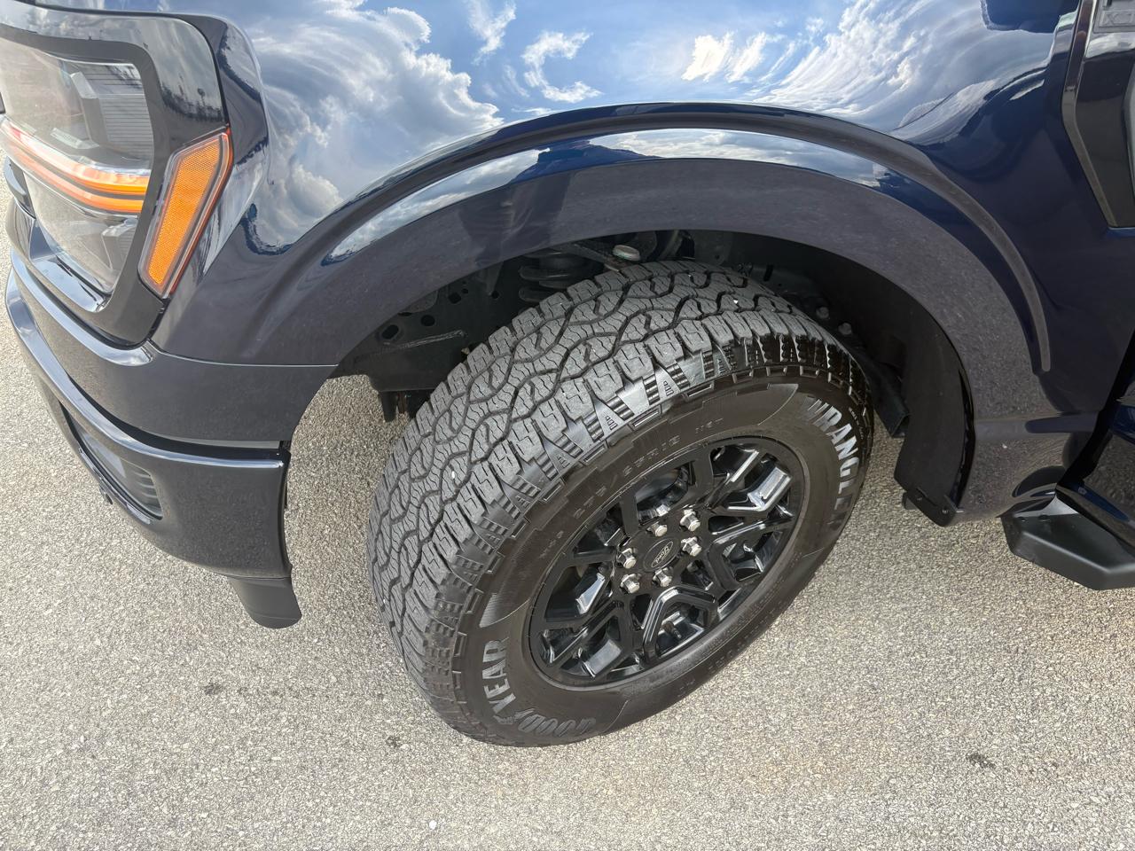 Ford F-150 4WD SuperCrew 145" XLT 2025