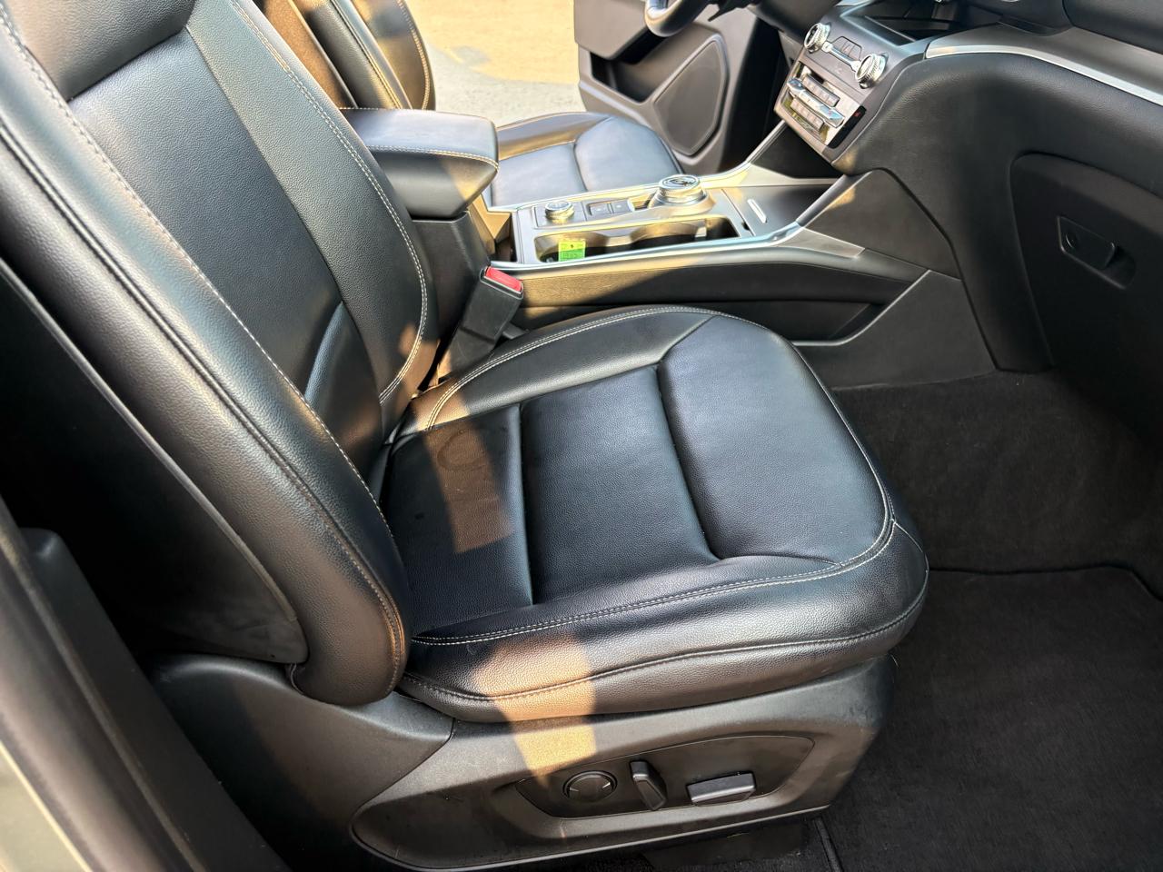 Ford Explorer 4dr 112" WB XLT 4WD 2020