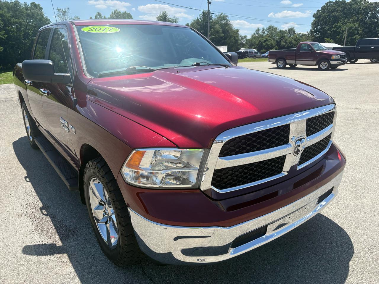 2017 RAM 1500 4WD Crew Cab 140.5" SLT
