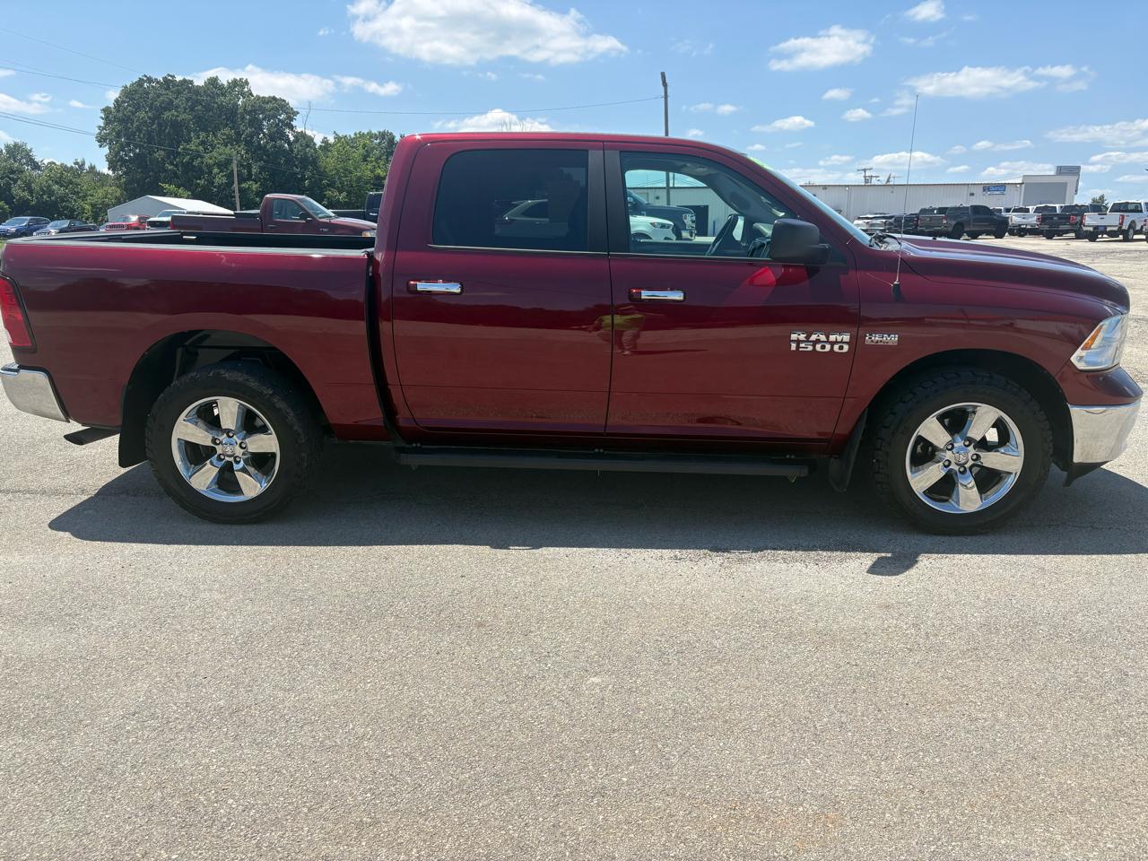 RAM 1500 4WD Crew Cab 140.5" SLT 2017