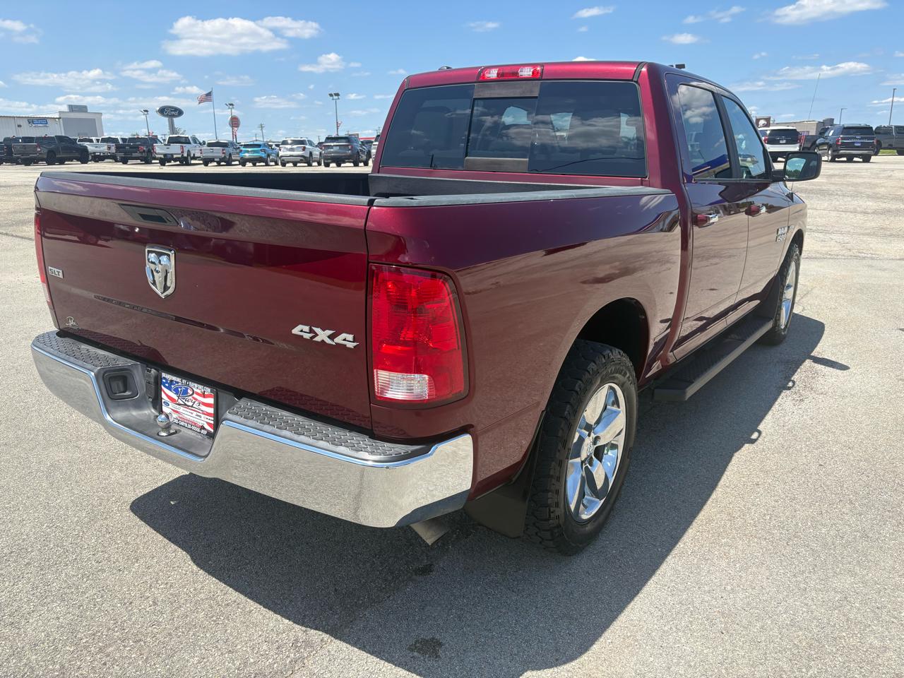 RAM 1500 4WD Crew Cab 140.5" SLT 2017