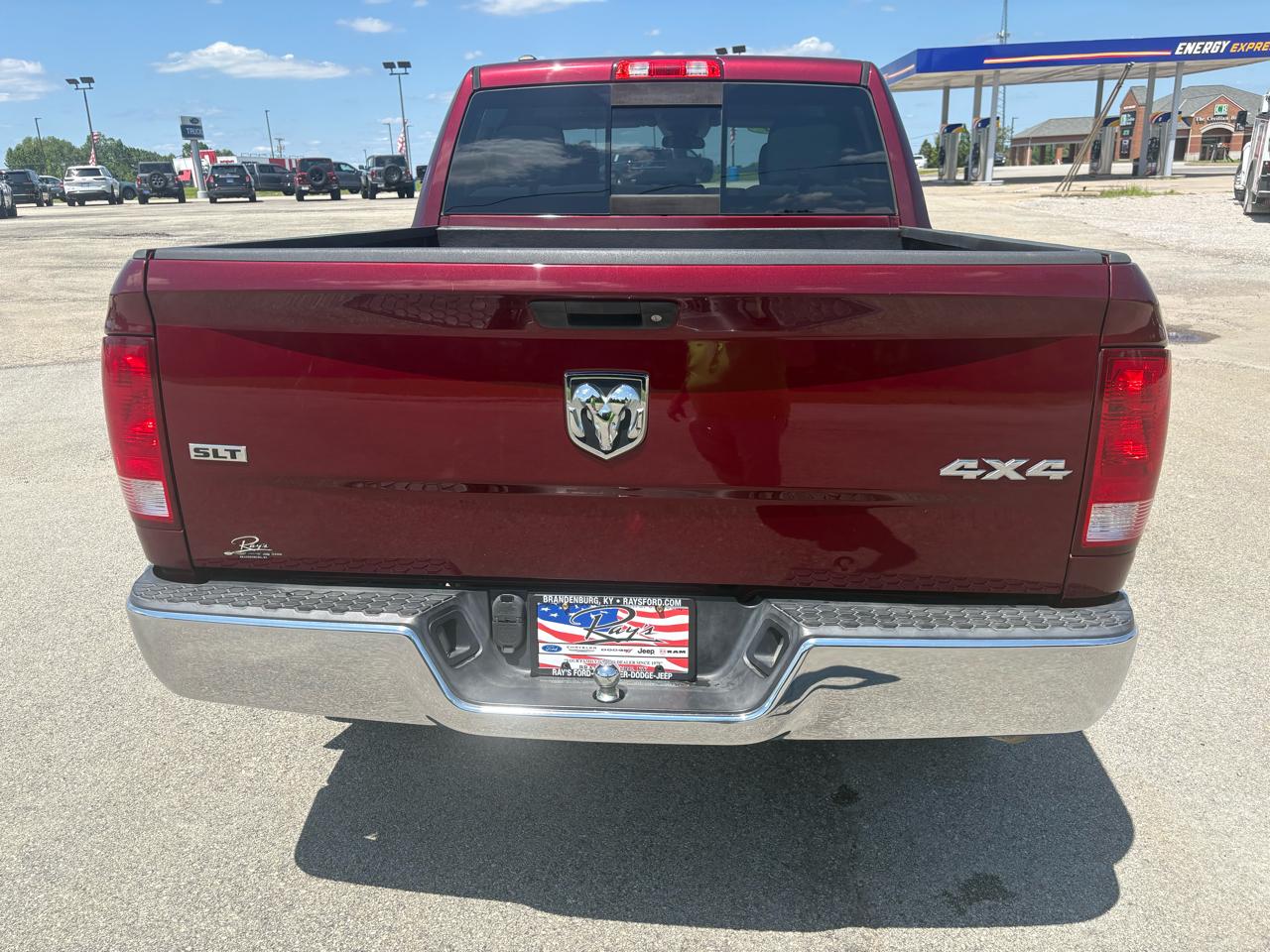 RAM 1500 4WD Crew Cab 140.5" SLT 2017