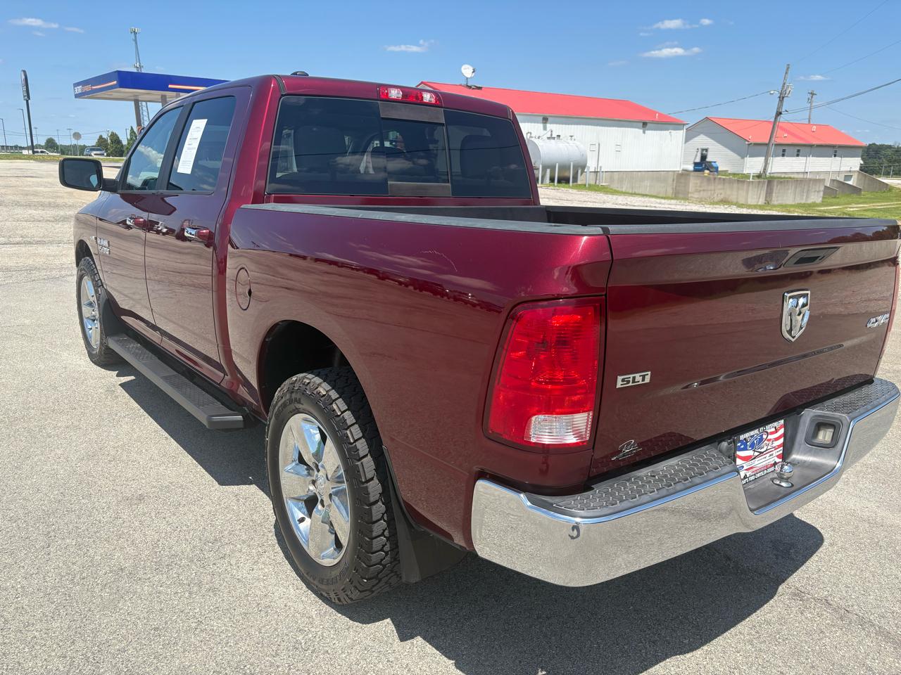 RAM 1500 4WD Crew Cab 140.5" SLT 2017