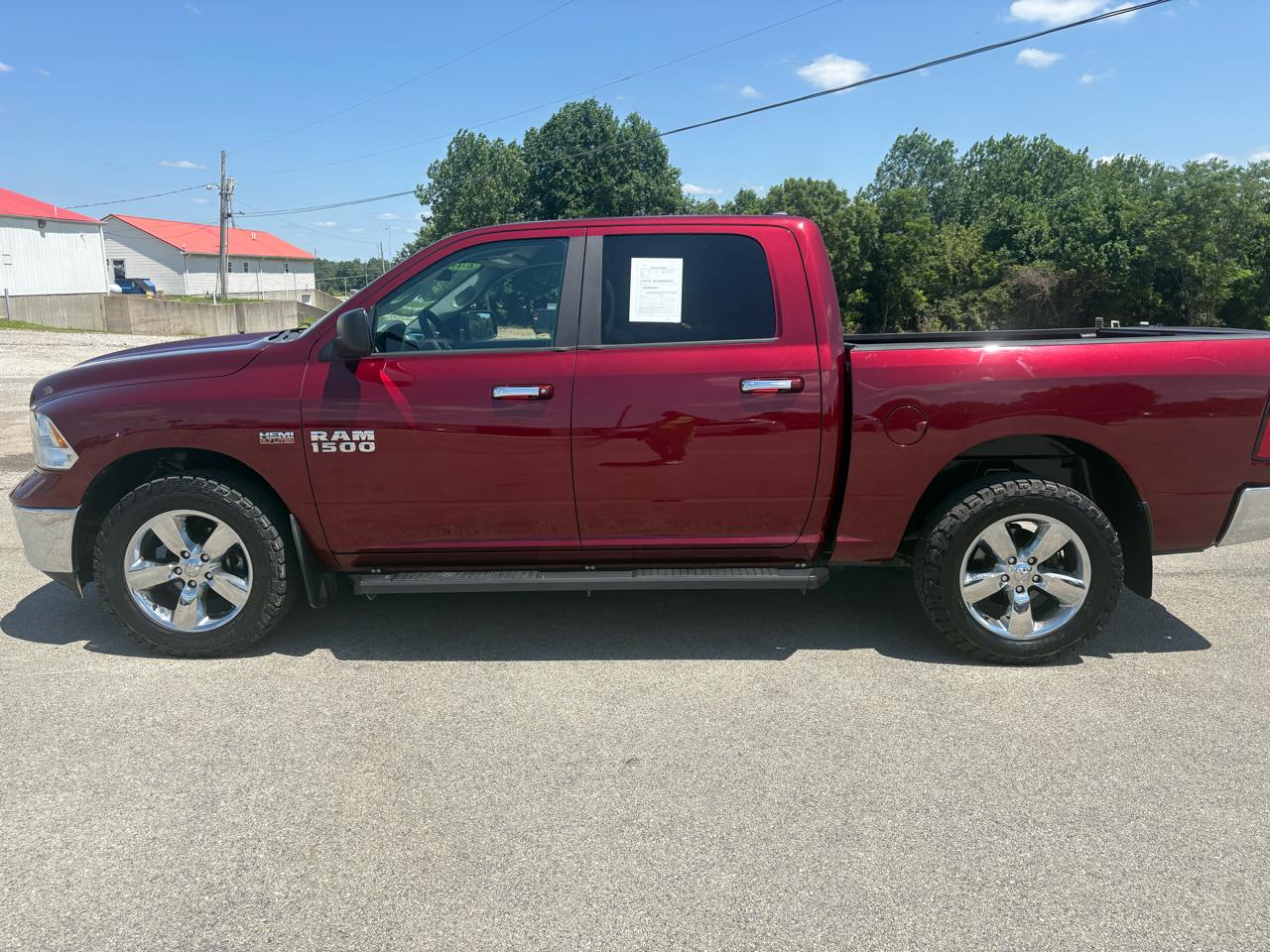 RAM 1500 4WD Crew Cab 140.5" SLT 2017