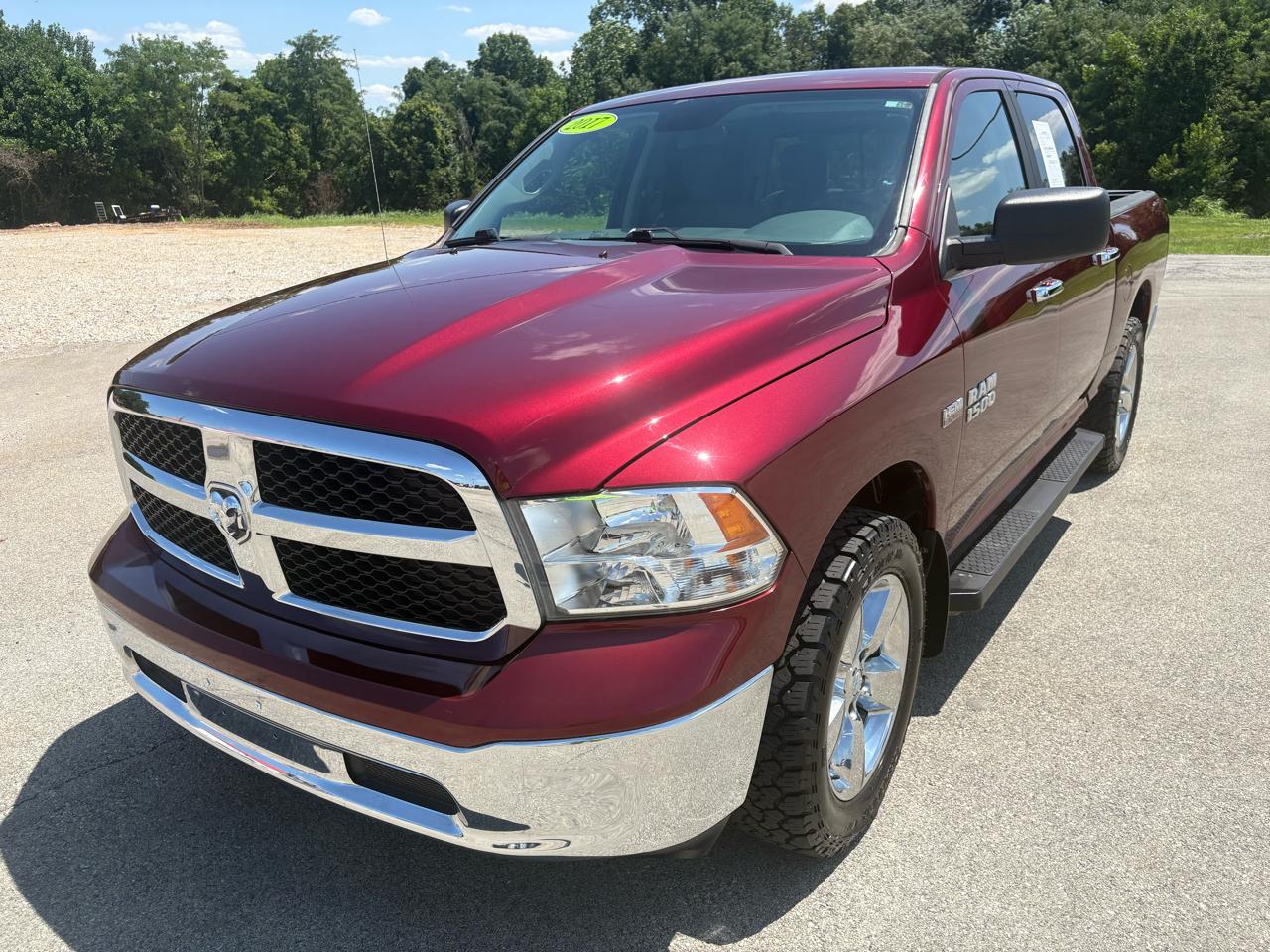 RAM 1500 4WD Crew Cab 140.5" SLT 2017