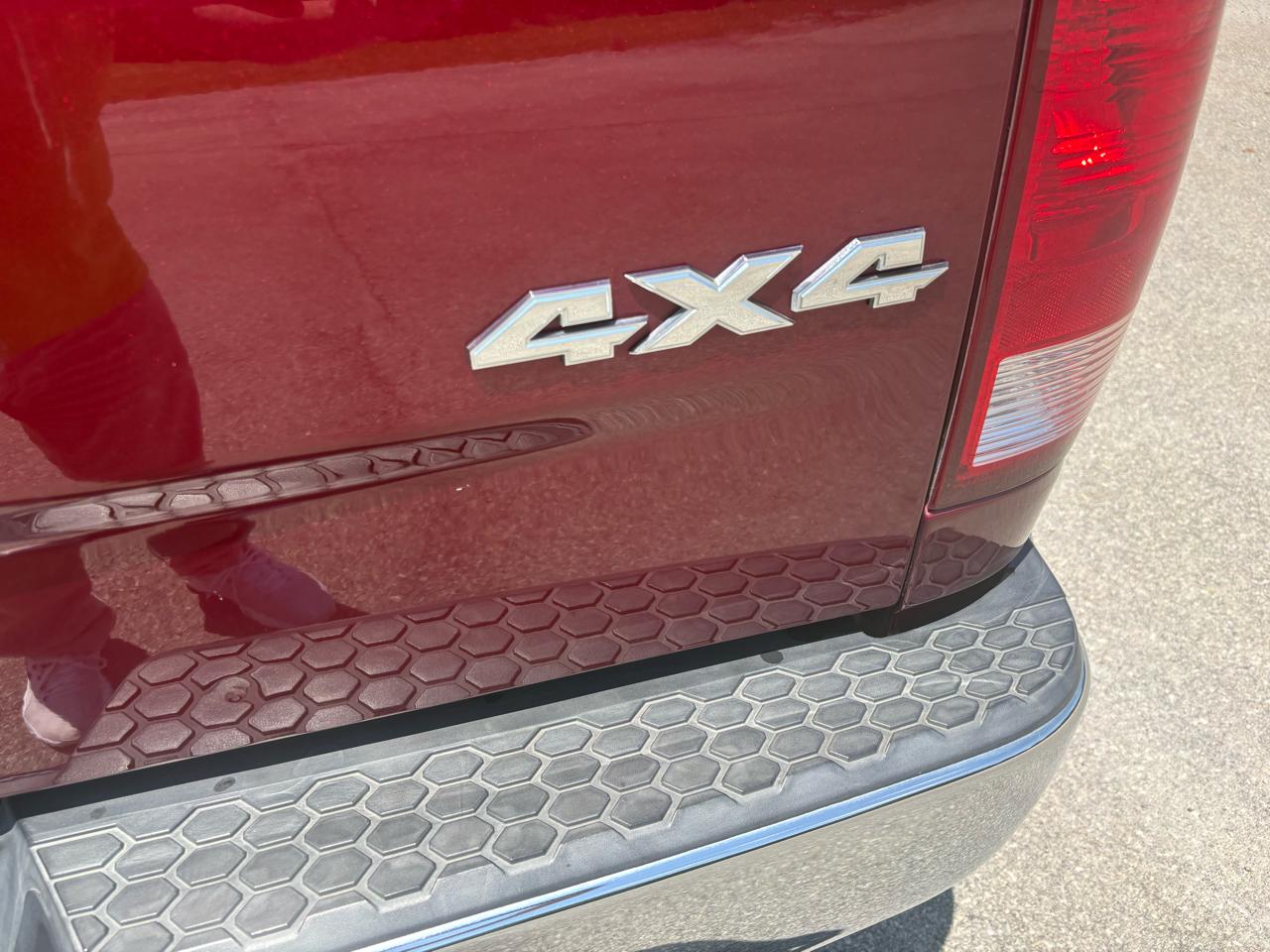 RAM 1500 4WD Crew Cab 140.5" SLT 2017