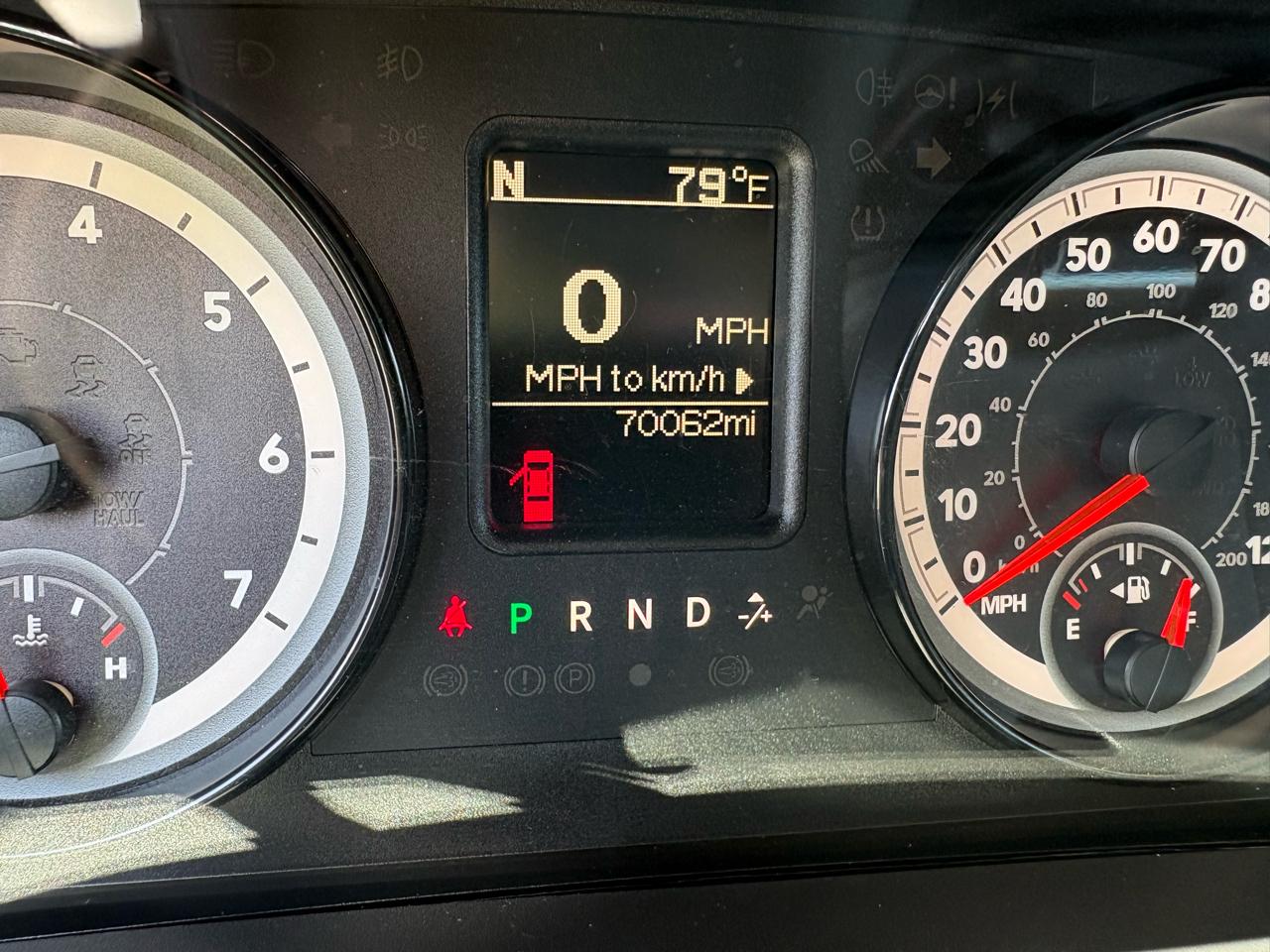 RAM 1500 4WD Crew Cab 140.5" SLT 2017