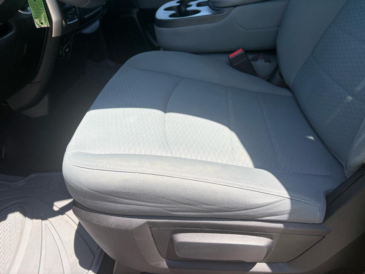 RAM 1500 4WD Crew Cab 140.5" SLT 2017