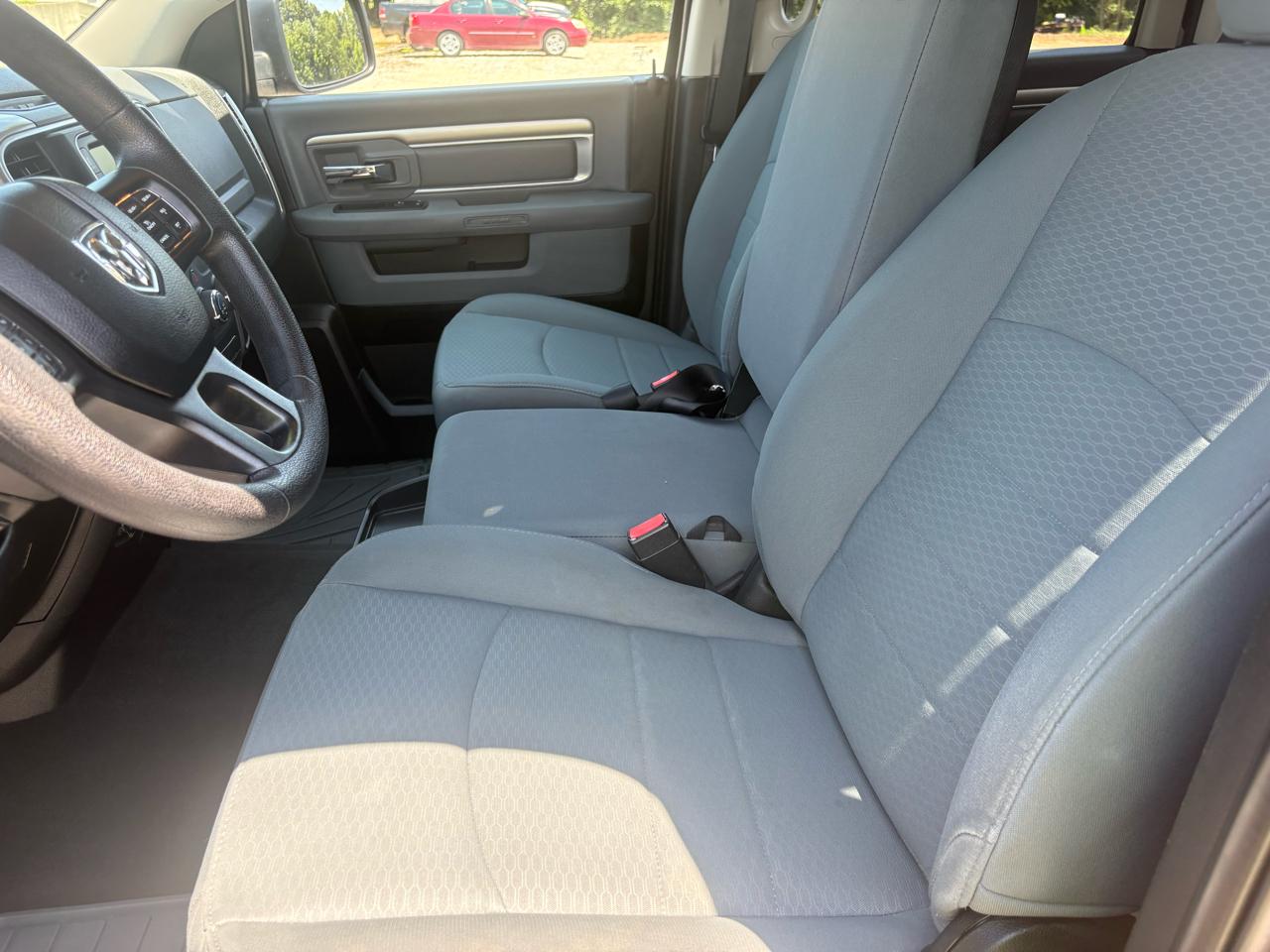 RAM 1500 4WD Crew Cab 140.5" SLT 2017