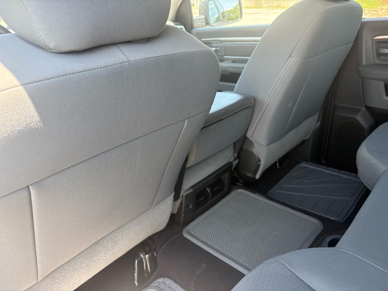RAM 1500 4WD Crew Cab 140.5" SLT 2017