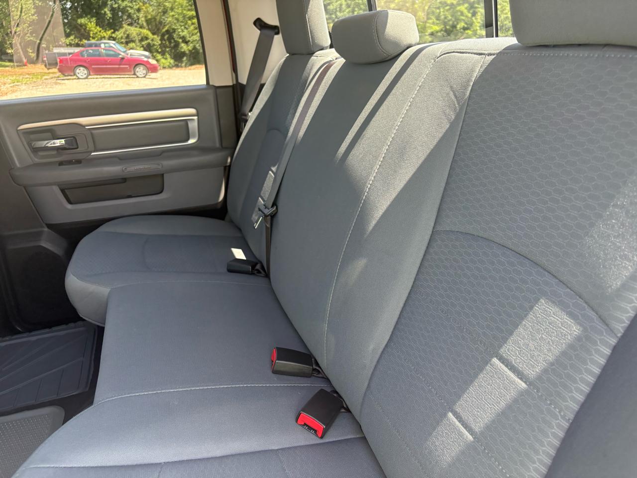 RAM 1500 4WD Crew Cab 140.5" SLT 2017