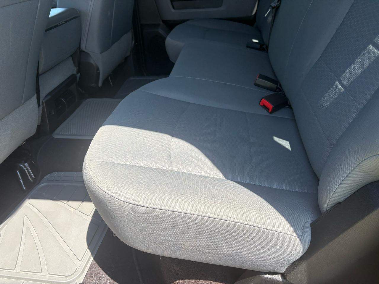 RAM 1500 4WD Crew Cab 140.5" SLT 2017