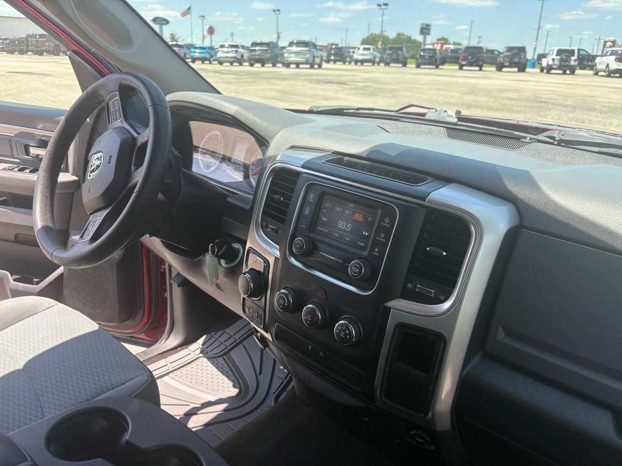 RAM 1500 4WD Crew Cab 140.5" SLT 2017