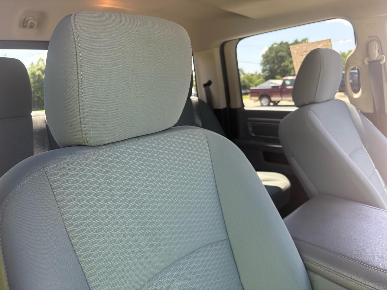 RAM 1500 4WD Crew Cab 140.5" SLT 2017