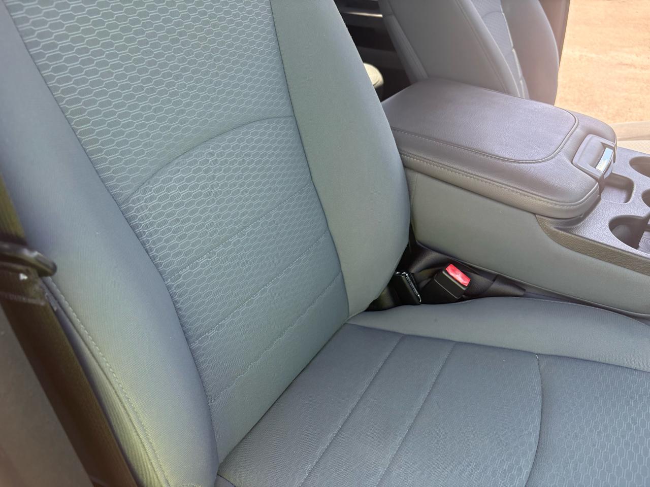 RAM 1500 4WD Crew Cab 140.5" SLT 2017