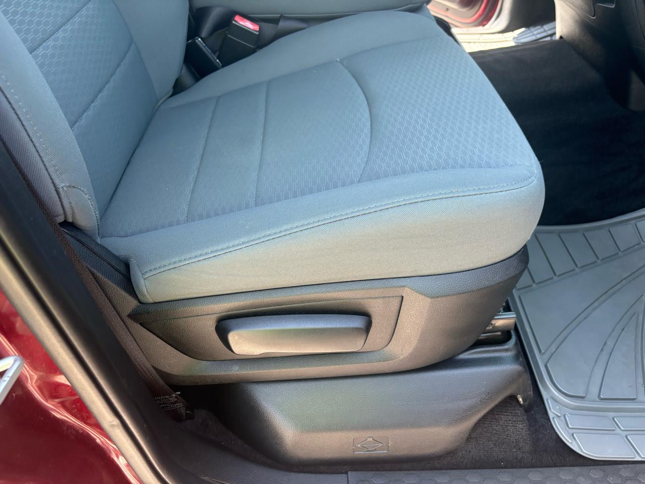 RAM 1500 4WD Crew Cab 140.5" SLT 2017