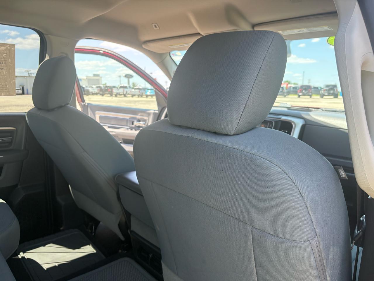RAM 1500 4WD Crew Cab 140.5" SLT 2017