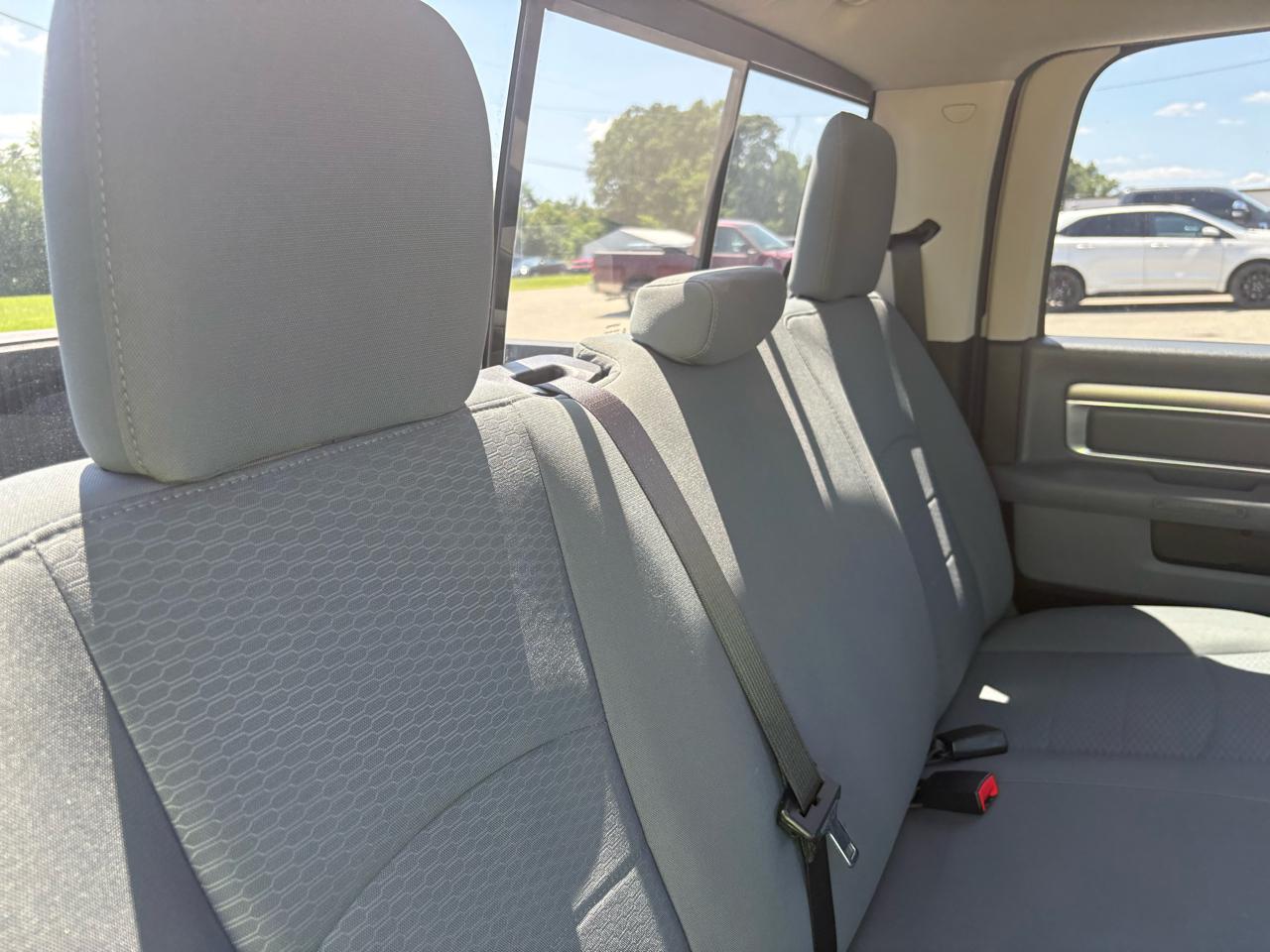 RAM 1500 4WD Crew Cab 140.5" SLT 2017