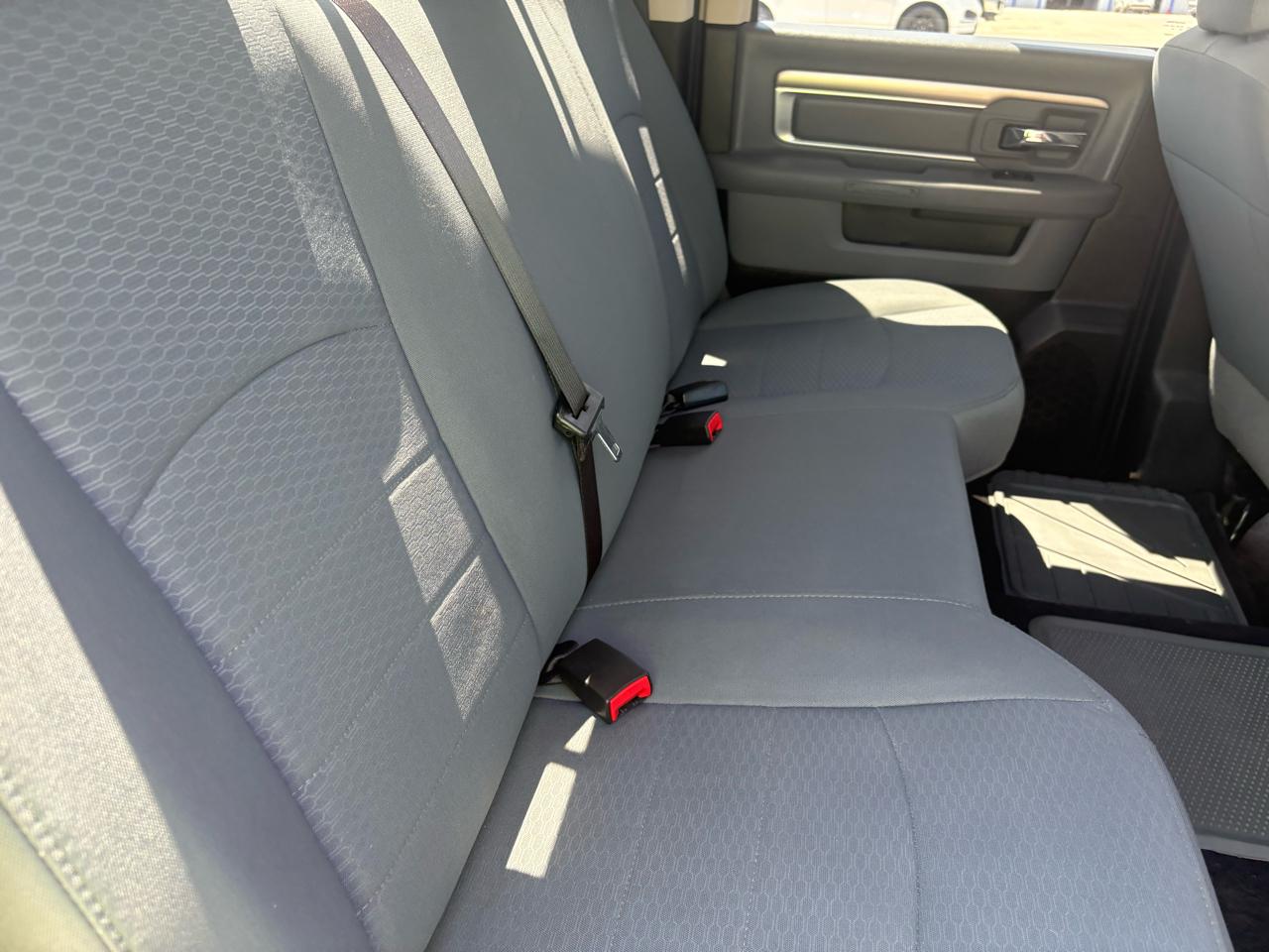 RAM 1500 4WD Crew Cab 140.5" SLT 2017
