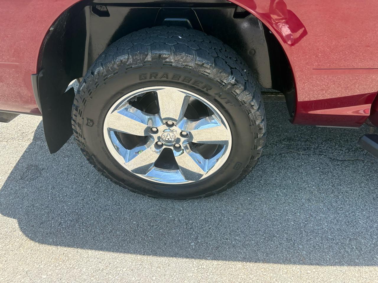 RAM 1500 4WD Crew Cab 140.5" SLT 2017