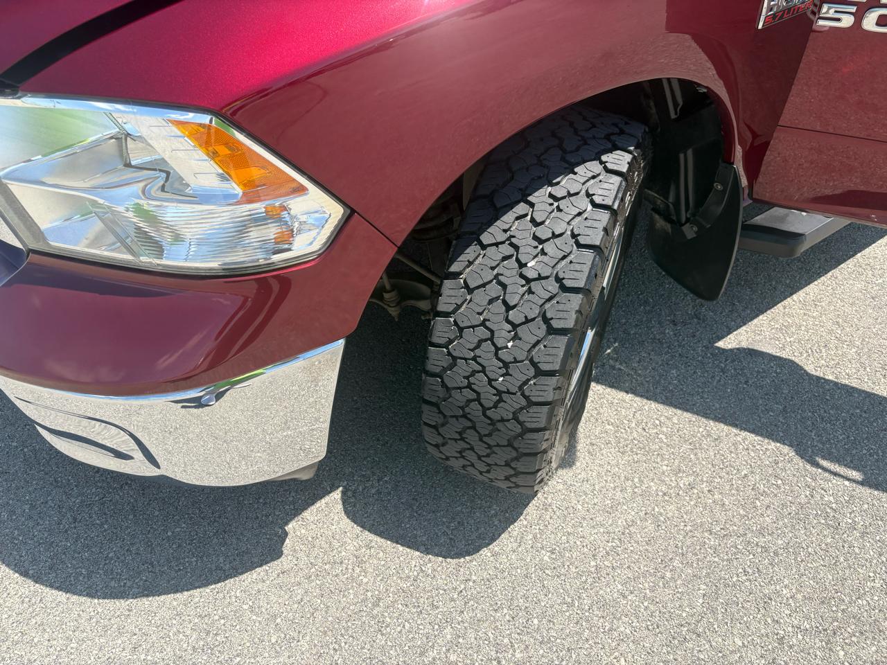 RAM 1500 4WD Crew Cab 140.5" SLT 2017