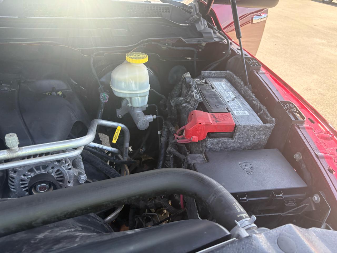 RAM 1500 4WD Crew Cab 140.5" SLT 2017