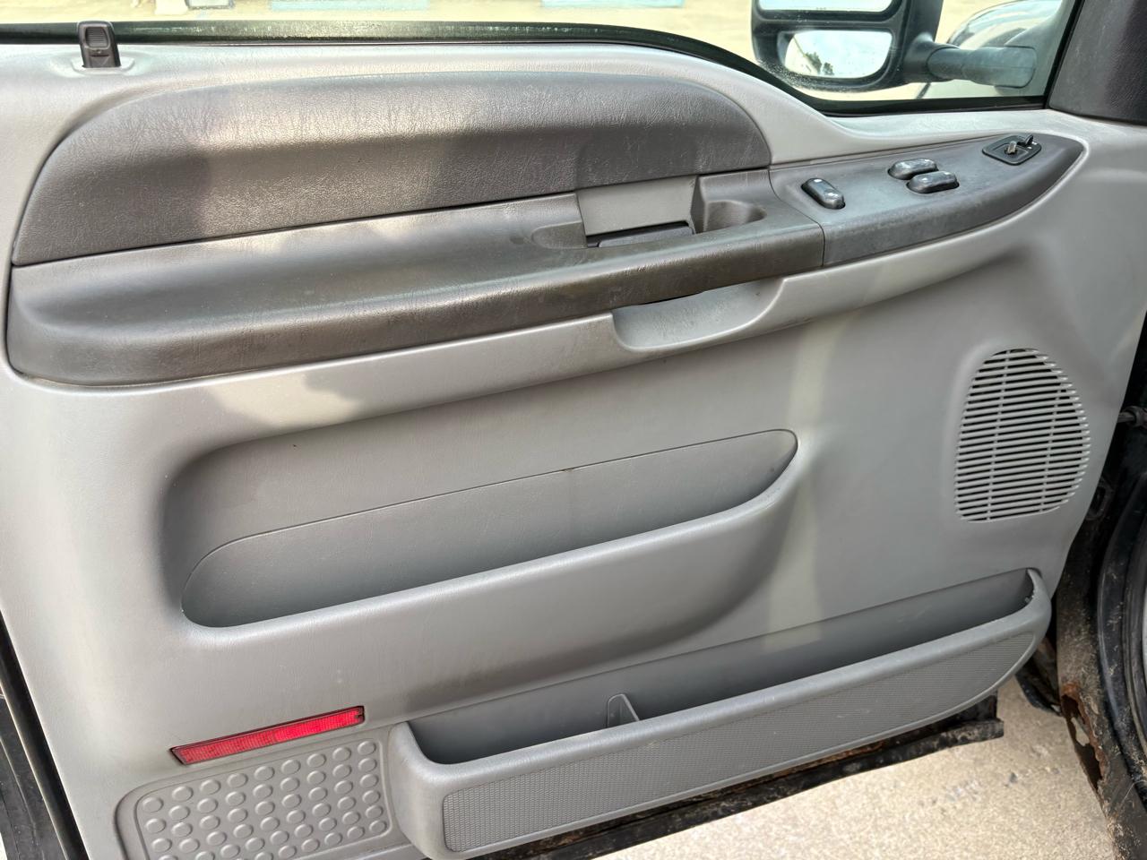 Ford Super Duty F-250 Supercab 142" XLT 2003